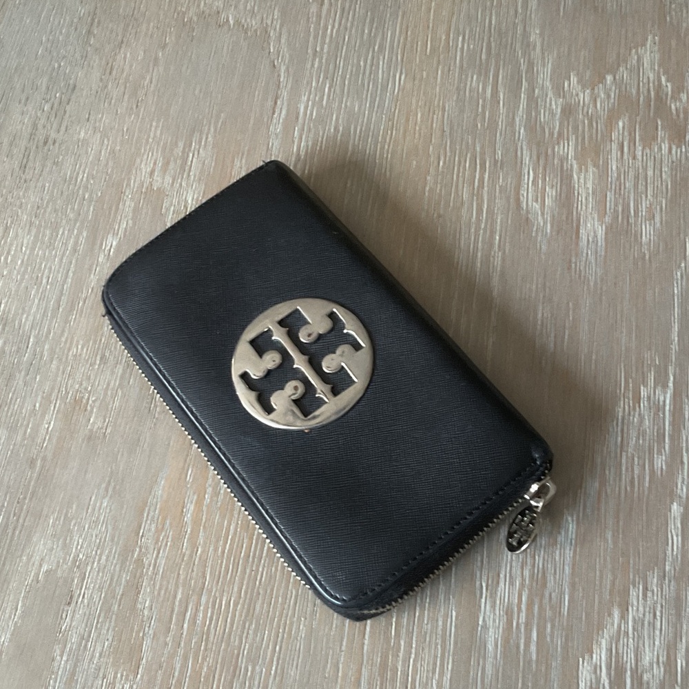 Tory Burch Black Zip Wallet with Silver Emblem